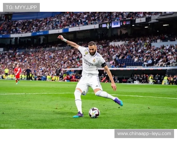 C罗登陆沙特，利雅得胜利迎来足坛传奇新篇章