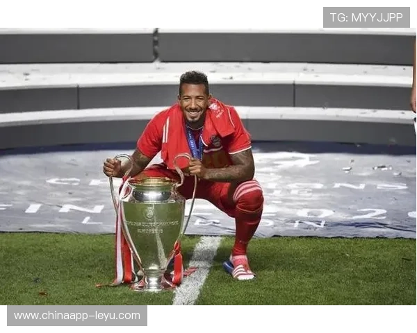 37岁德国中卫热罗姆-博阿滕宣布结束19年职业生涯，荣誉等身